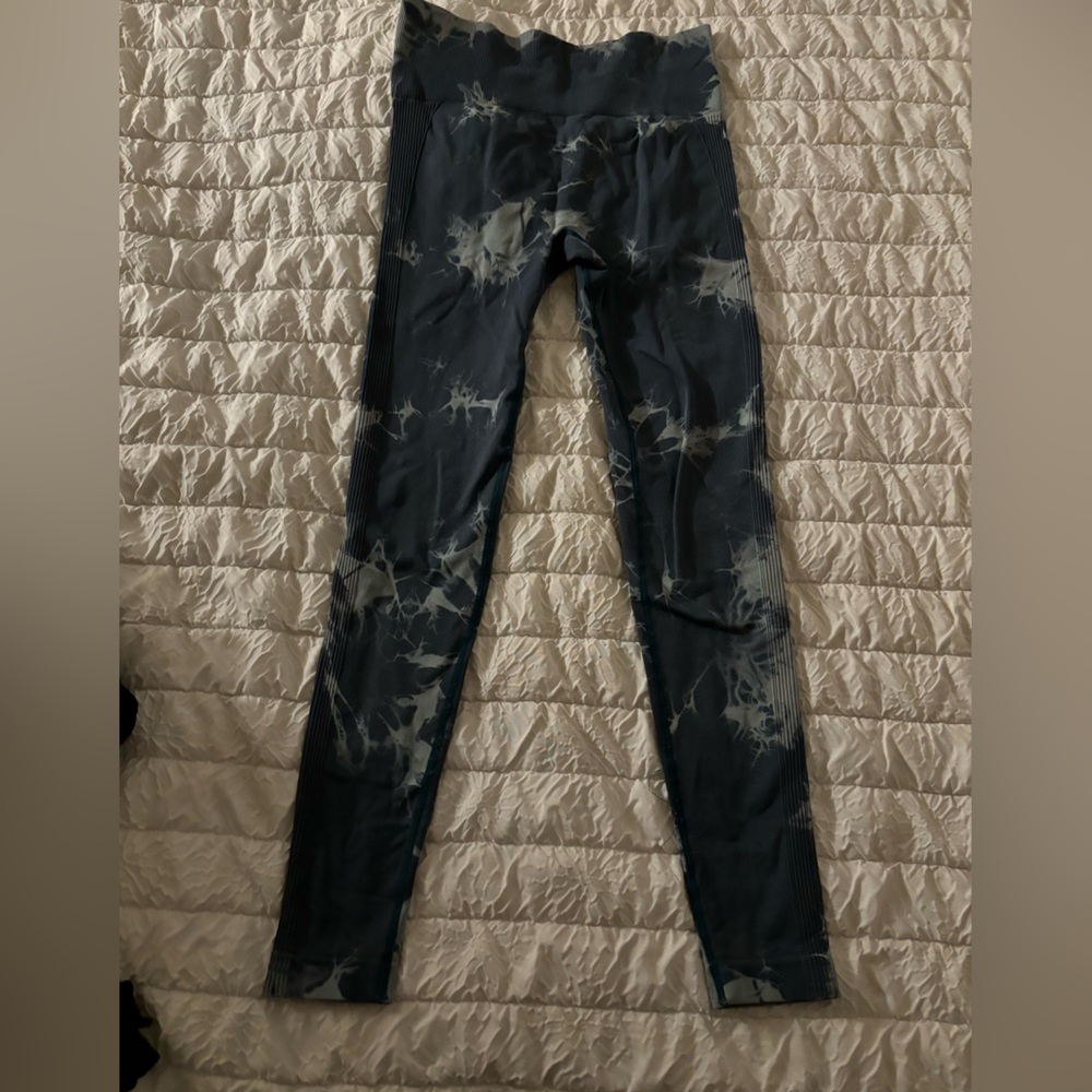 Turquoise tie-dye leggings